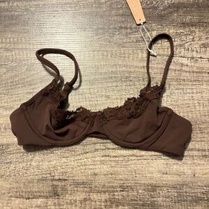 SKIMS Bra Fits everybody Lace NWT Size 34A
